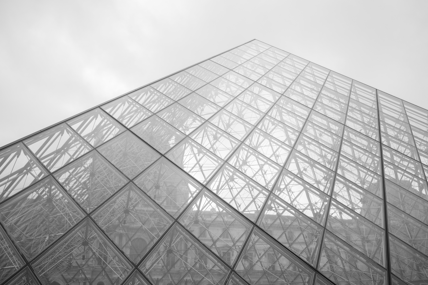 View of the pyramide of musée du Louvre