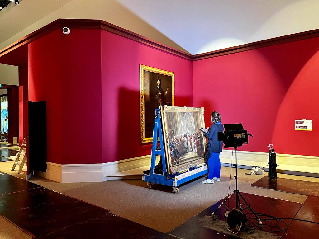 Installation of the Versailles & the world exhibition at the Louvre Abu Dhabi