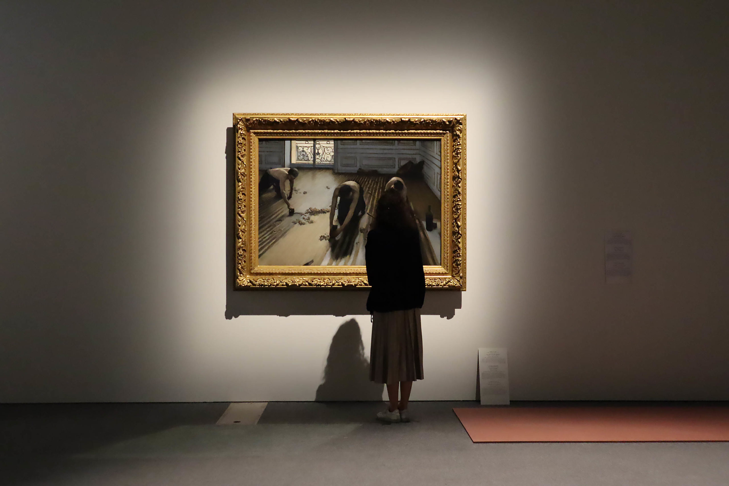 Installation de l’exposition Impressionnisme la modernité en mouvements