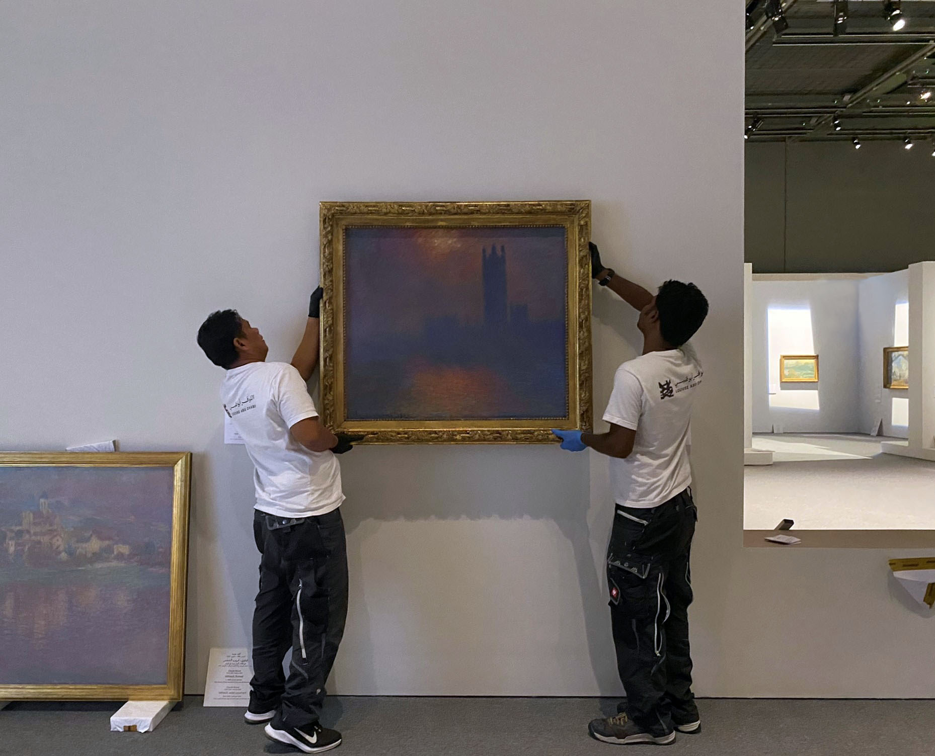 Installation de l'exposition Impressionnisme la modernité en mouvements - le Parlement de Londres